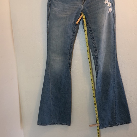 NWOT True Religion Bell Bottom Jeans Size 26 - Picture 4 of 9